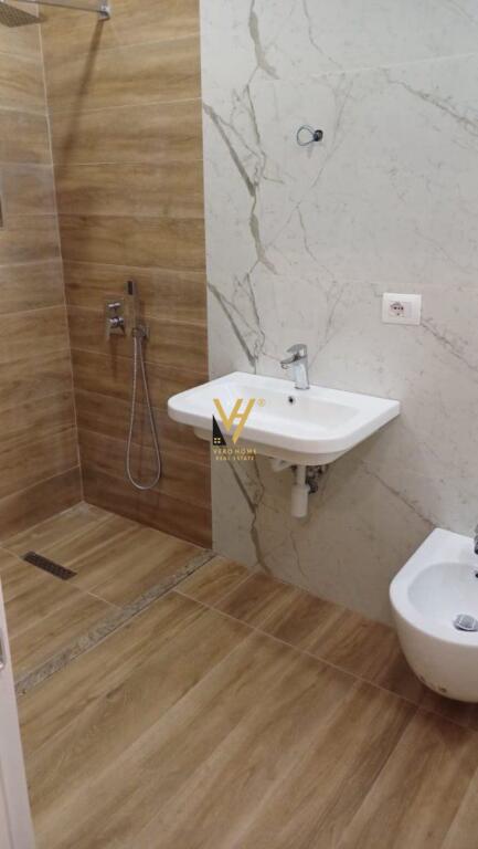 OFFICE 87M2 FOR RENT ON HOXHA TAHSIM STREET