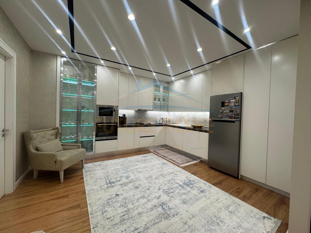 For sale apartment 3+1+2 Fusha e Aviacionit