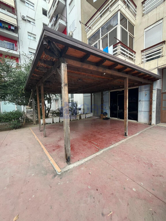 Biznesi për qira në Rrugën 5 Maji