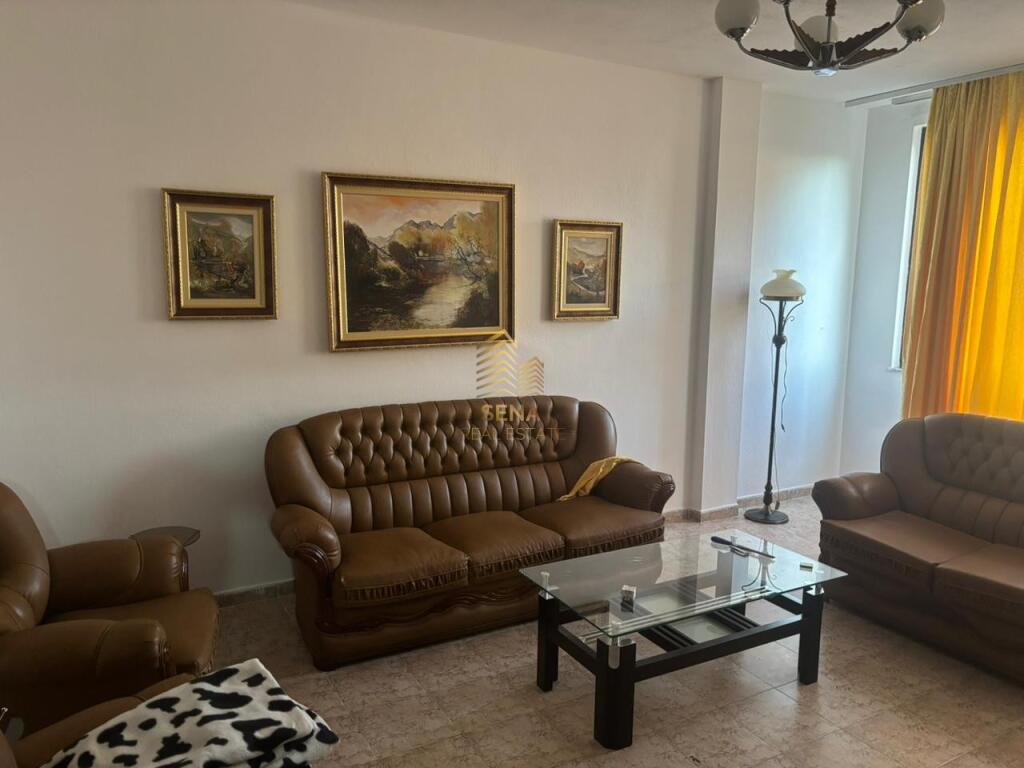 Qira, Apartament 3+1+2 Poste Parkimi, Rruga Petrela