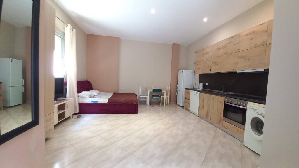 Garsionere për shitje mbi Kristal Center