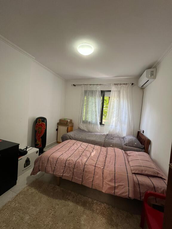 VENDESI APPARTAMENTO 2+1+CUCINA CON INGRESSO SEPARATO, NEL BLOCCO