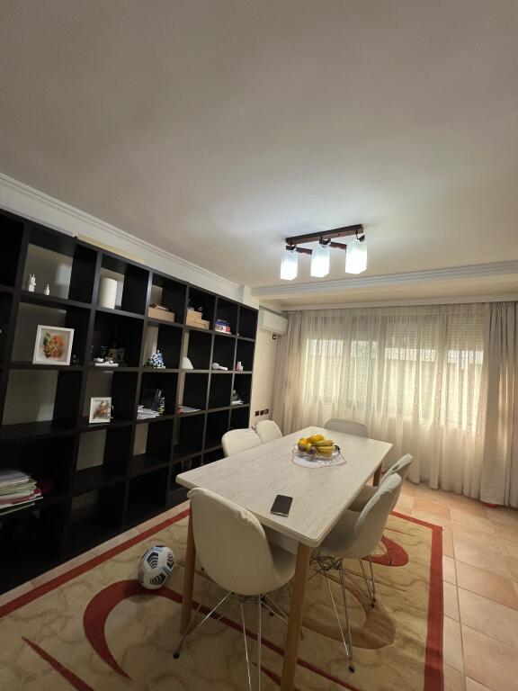 VENDESI APPARTAMENTO 2+1+CUCINA CON INGRESSO SEPARATO, NEL BLOCCO