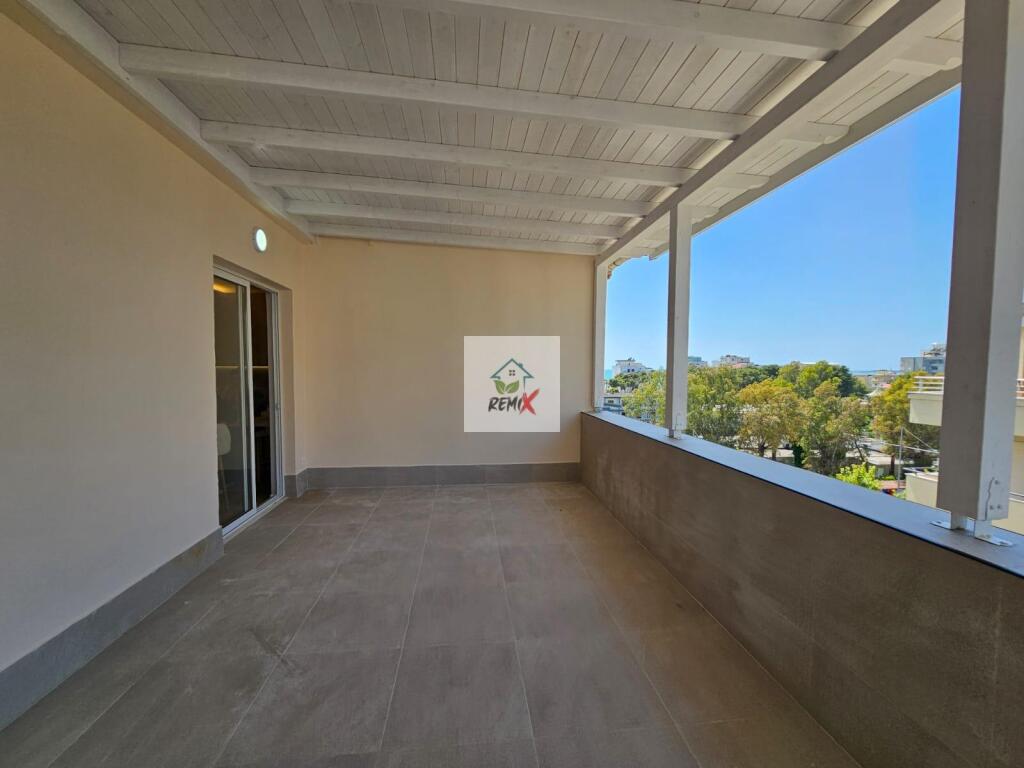 VENDITA SUPER APPARTAMENTO 3+1 + VERANDA SULLA SPIAGGIA, DURAZZO