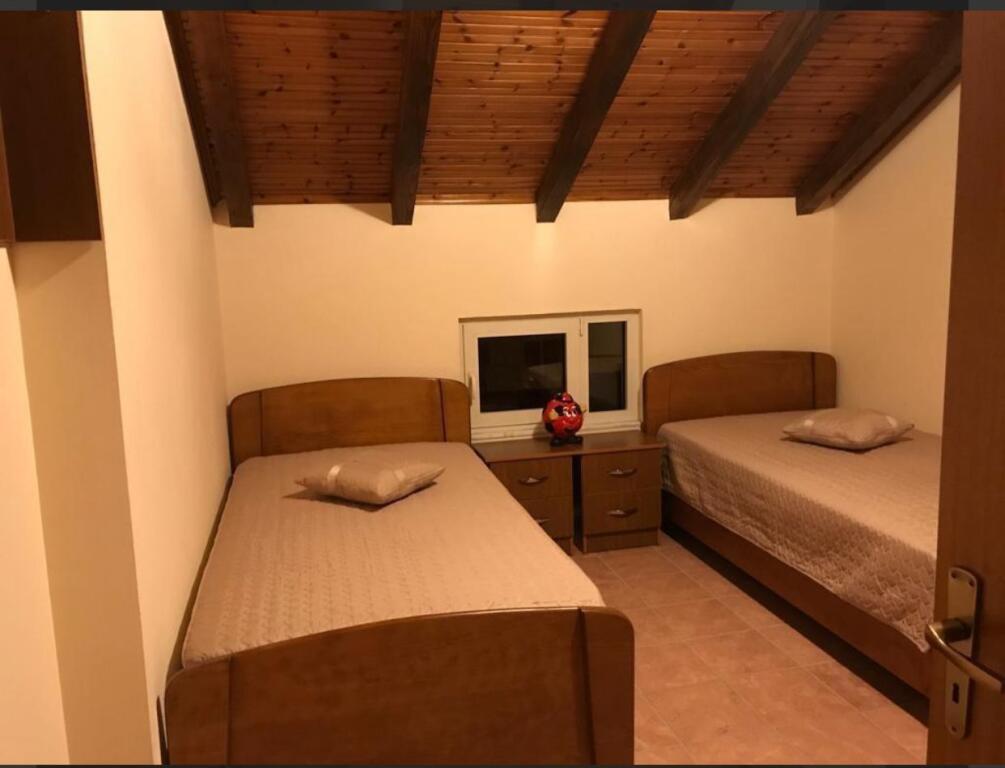 In the area of Xhamllik, Architect Sinani St., the third floor of a 2+1 villa is for rent, furnished.