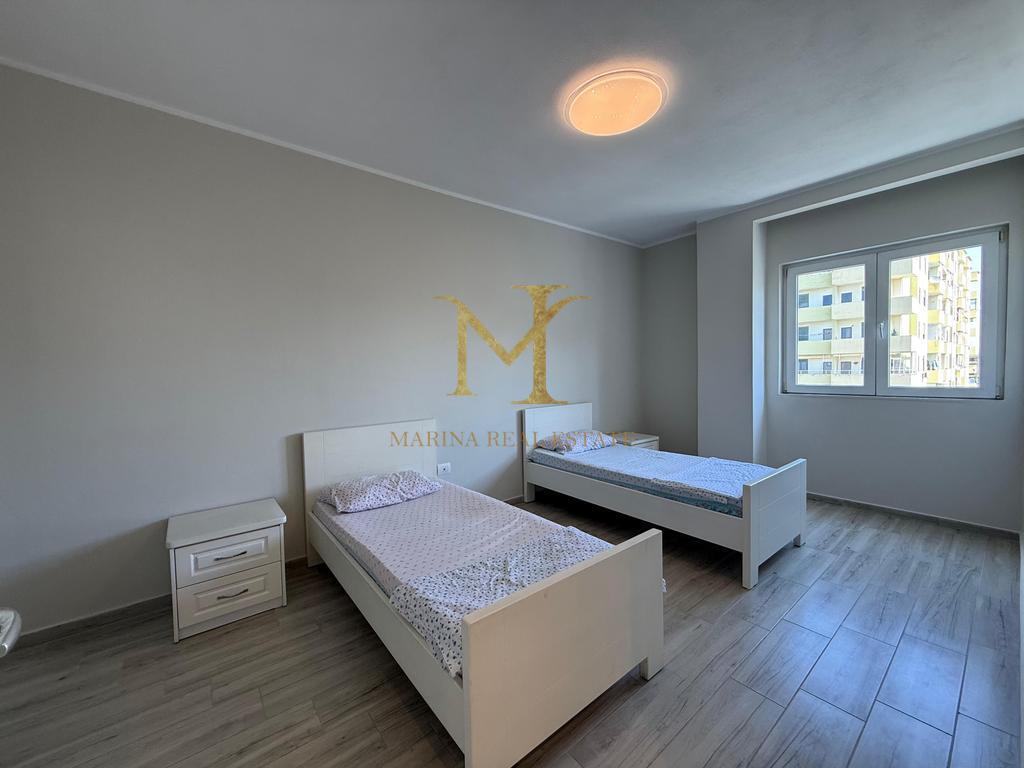 Apartament 2+1 për Shitje, Rrota Kuqe, Vijë e Parë me Detin!!