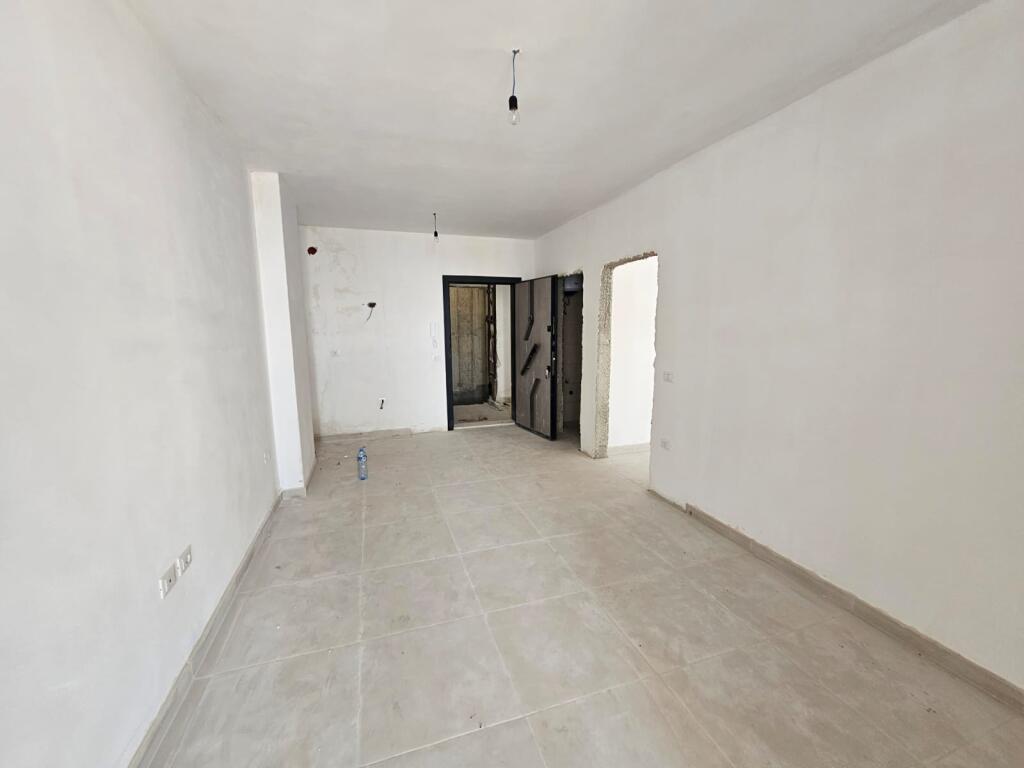 SHITET APARTAMENT 2+1 PRANE UJËSJELLËSIT, DURRËS