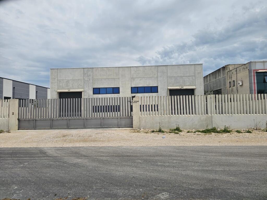 KAPANON ME QERA 3500 M2 AUTOSTRADA TR-DR