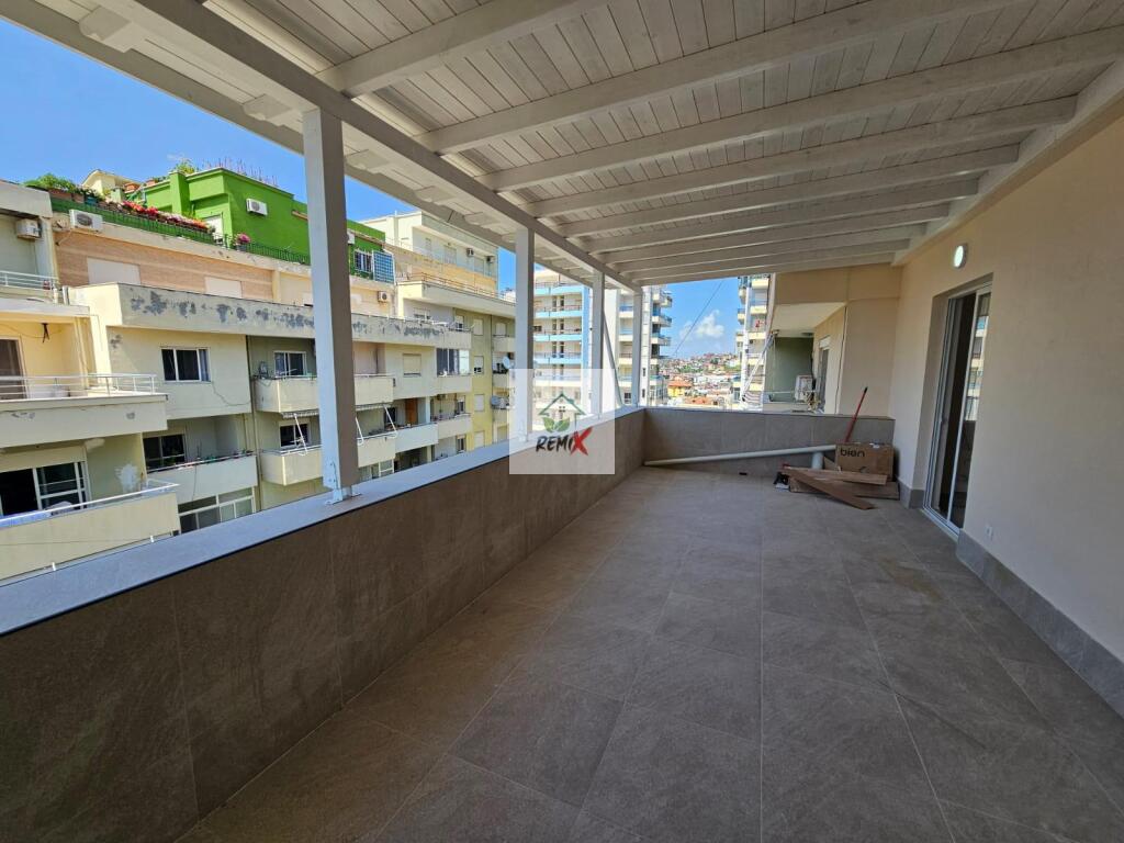 VENDITA SUPER APPARTAMENTO 3+1 + VERANDA SULLA SPIAGGIA, DURAZZO