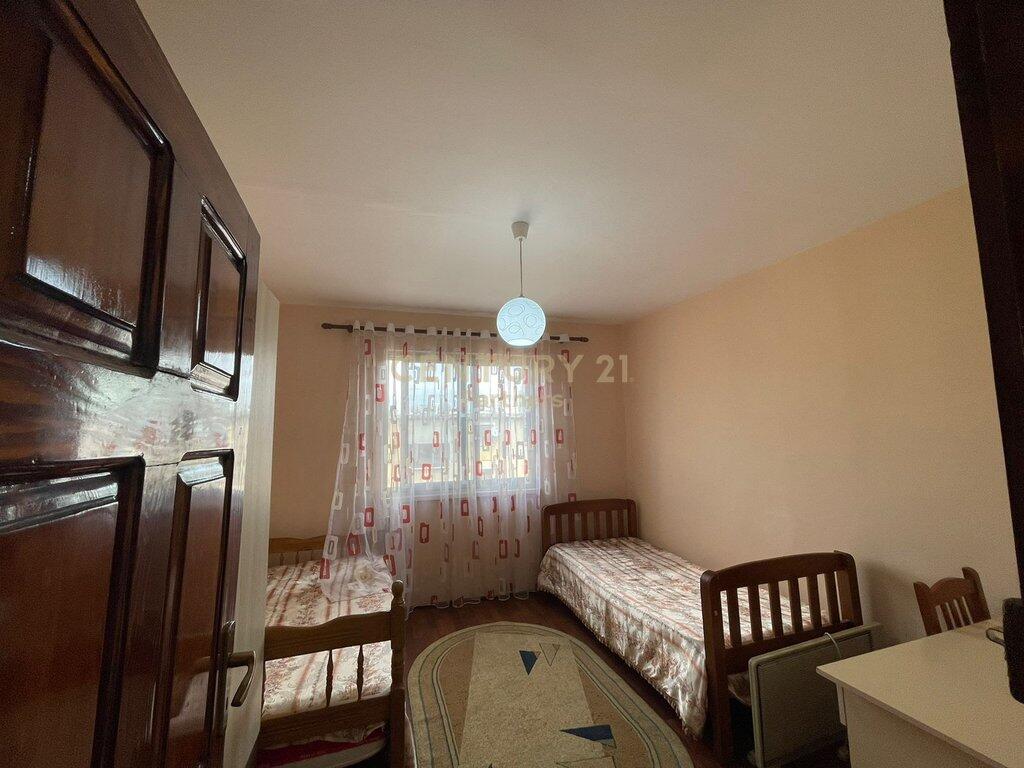 2+1 apartment for rent on Kavaja Street near Globe