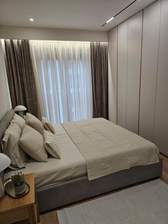 2+1 apartment with parking space for rent at Jordan Misja