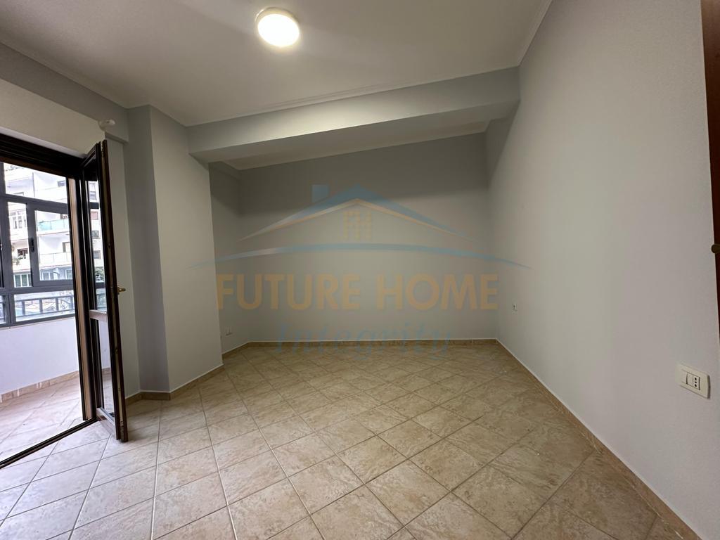 For sale apartment 3+1+2 Paris Commune