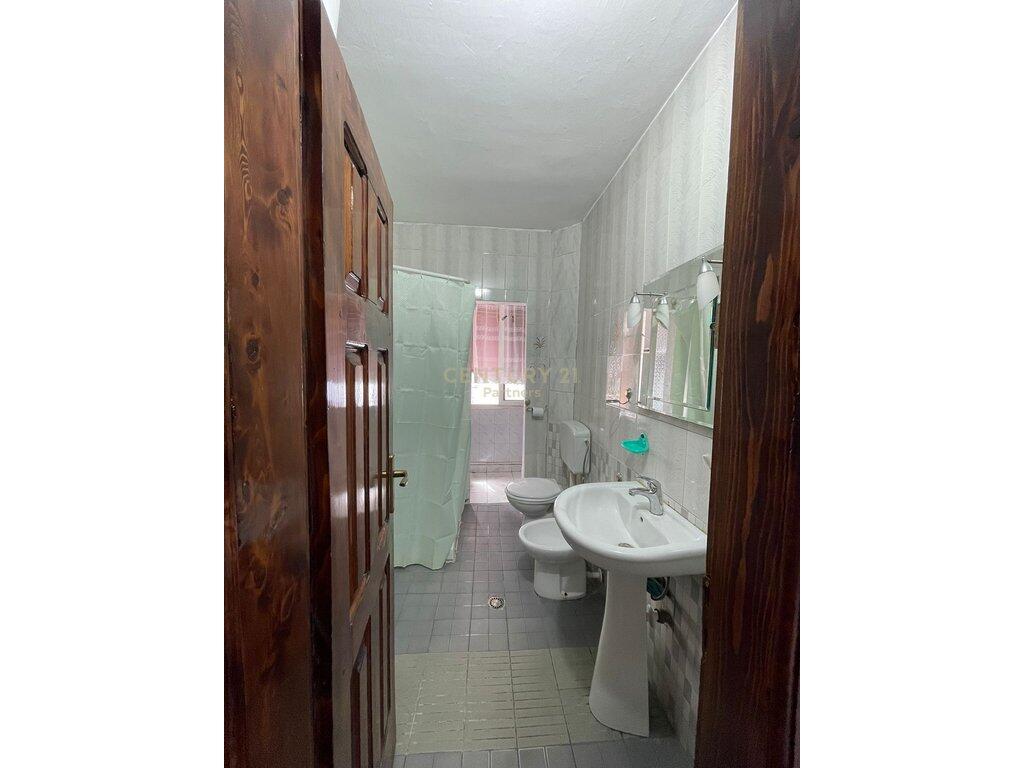 2+1 apartment for rent on Kavaja Street near Globe