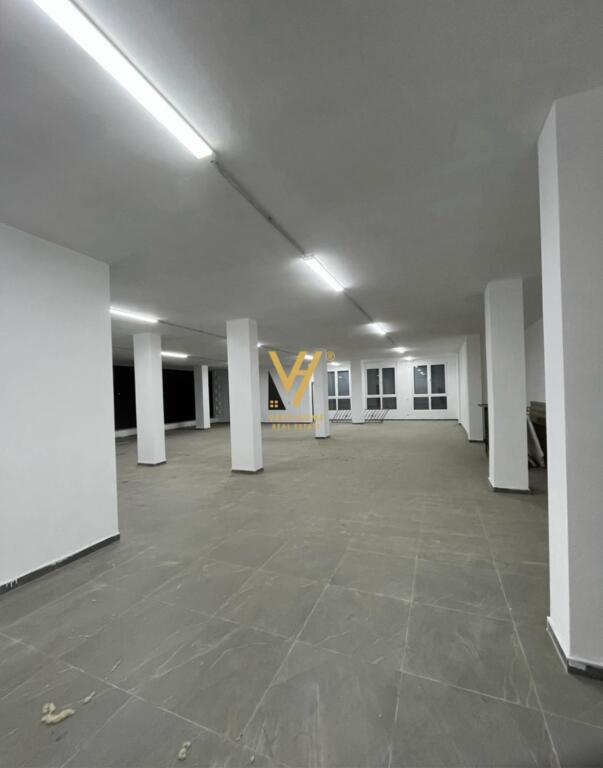 BUSINESS SPACE OF 300M2 FOR RENT IN PASKUQAN