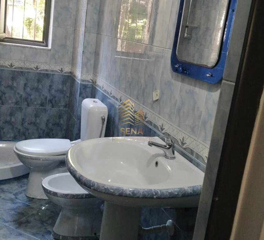 Qira, Apartament, 1+1+Attik, te Ish Restorant Durresi.