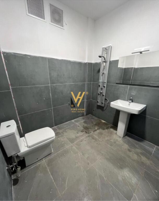 BUSINESS SPACE OF 300M2 FOR RENT IN PASKUQAN