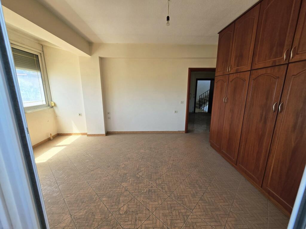 SHITET Apartament 2 +1/zona: Pogradec_ Pranë VALUTËS