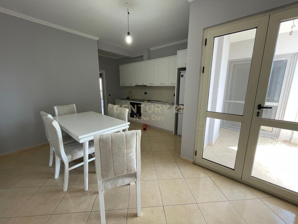 Apartment 2+1+2T for rent in the center of Durres!