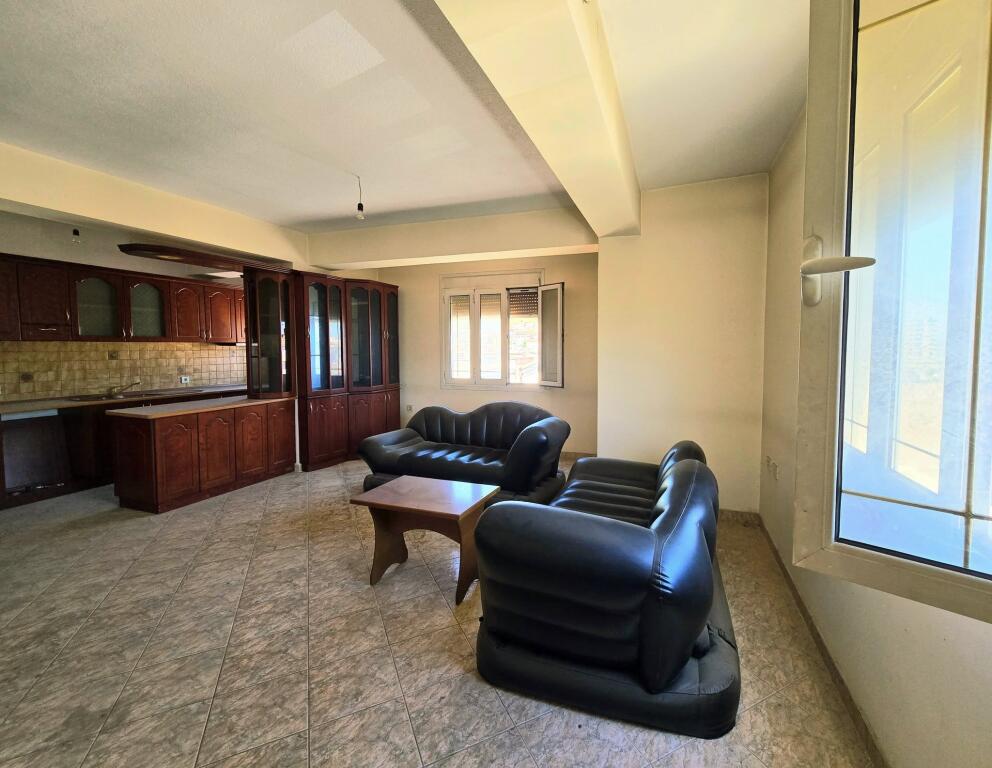 SHITET Apartament 2 +1/zona: Pogradec_ Pranë VALUTËS