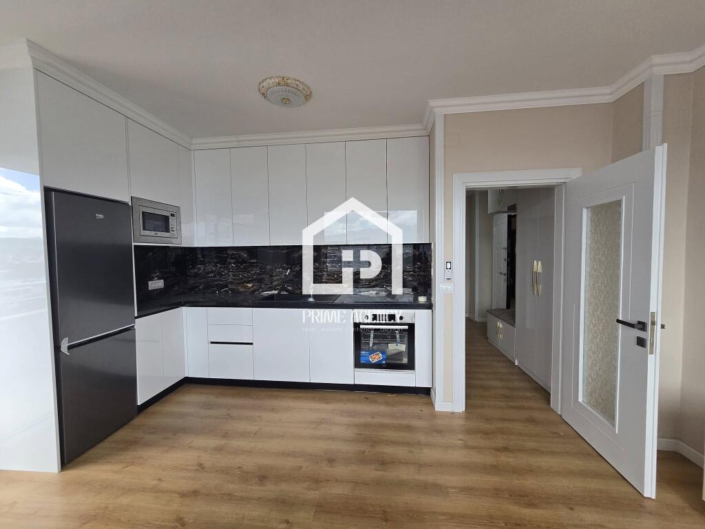 SHITET: Apartament 2 + 1/Qendra Pogradec Kapri/PAMJE NGA LIQENI