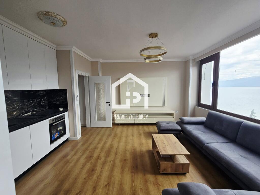 SHITET: Apartament 2 + 1/Qendra Pogradec Kapri/PAMJE NGA LIQENI