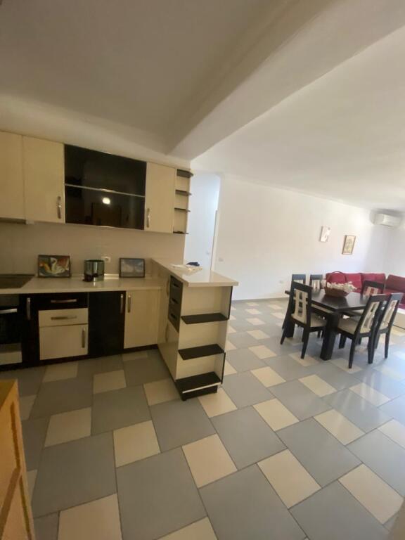 OFFER!! For sale 3+1+2 on Rr. Peti, Liqeni i Thate