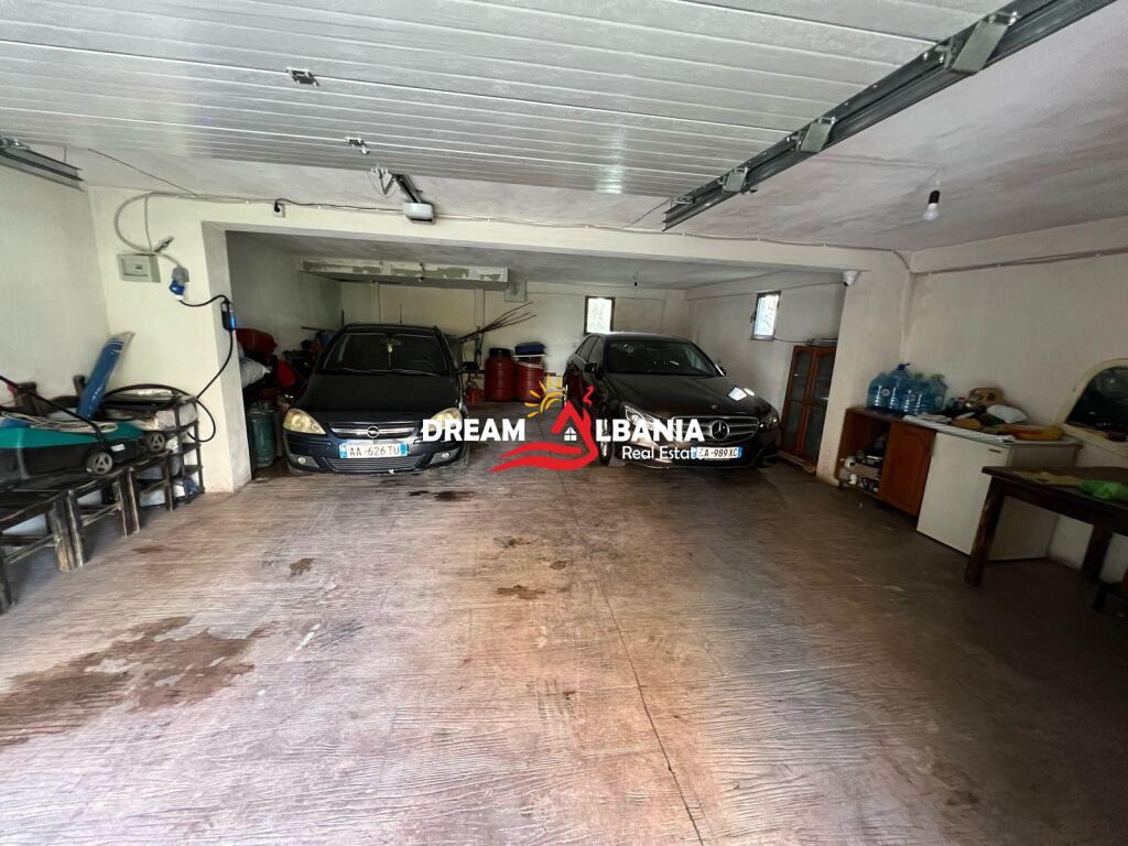 Vile 3-kateshe ne shitje tek Rrethi i Saukut, prane Liqenit Artificial ne Tirane (ID 4151182)