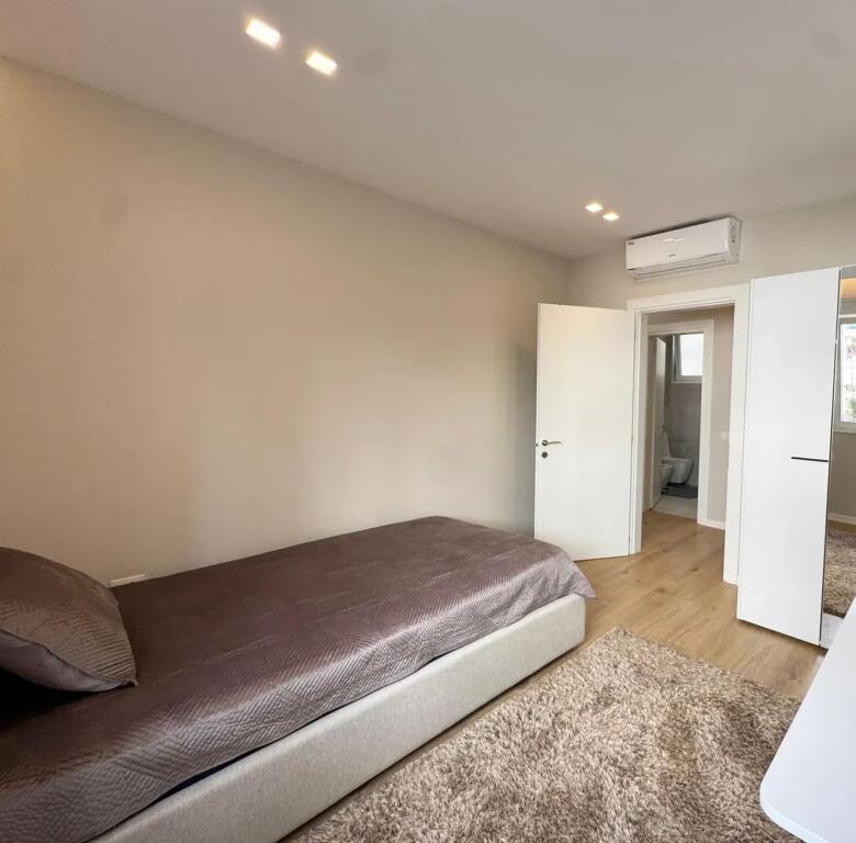 Apartament 2+1 per shitje tek Liqeni i thate