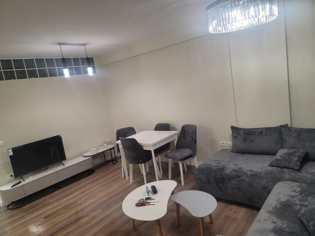 Shitet apartament 2+1