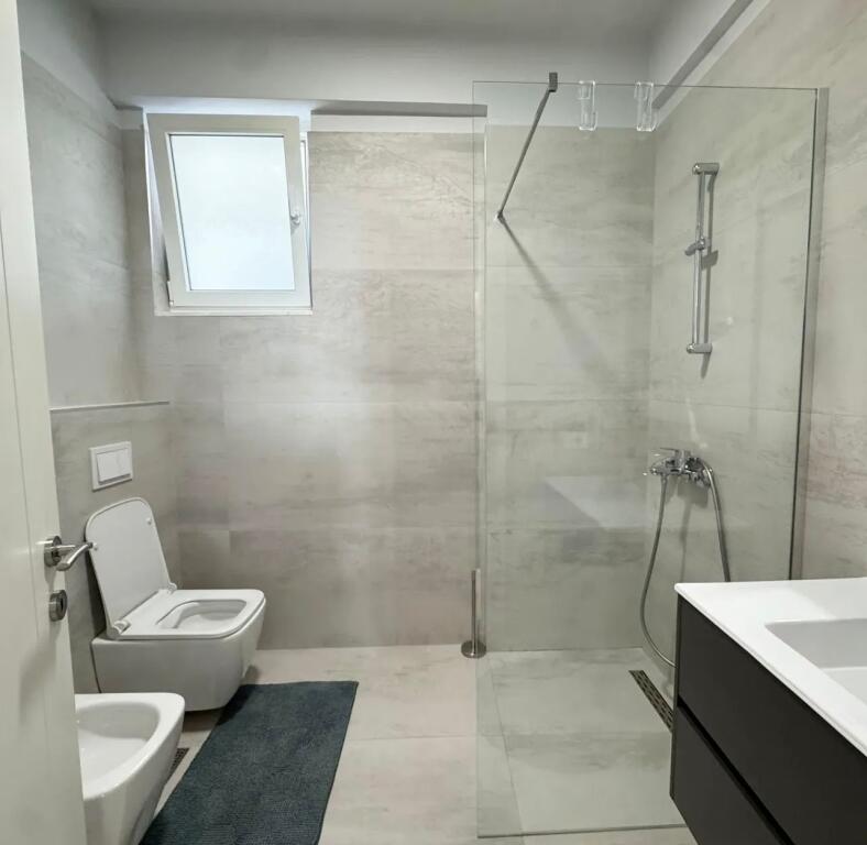 Apartament 2+1 per shitje tek Liqeni i thate