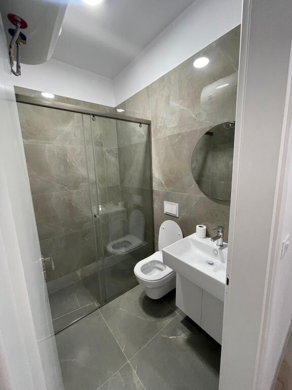 Shitet apartament 2+1+2 te Rezidenca Erli, Porcelan
