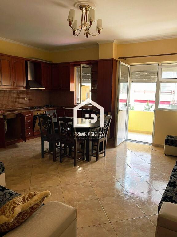 SHITET: Apartament 2 + 1/Pogradec pranë hotel Euro Korça