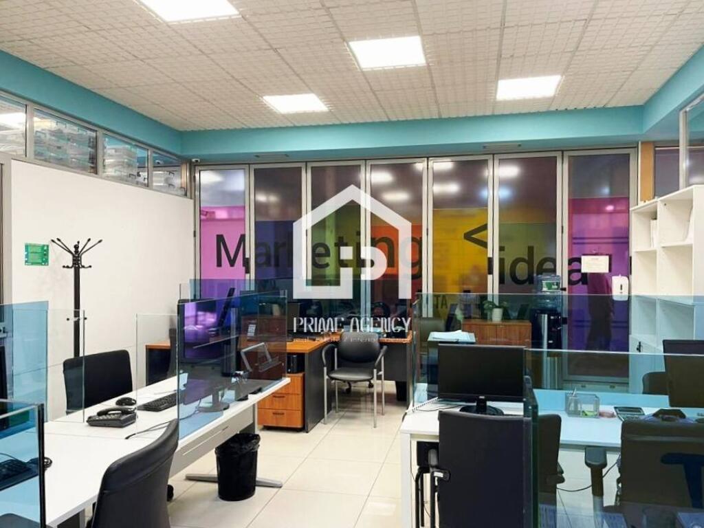 JEPET ME QIRA: Ambjent biznesi/Zona: BLLOKUT/pranë super market Spar