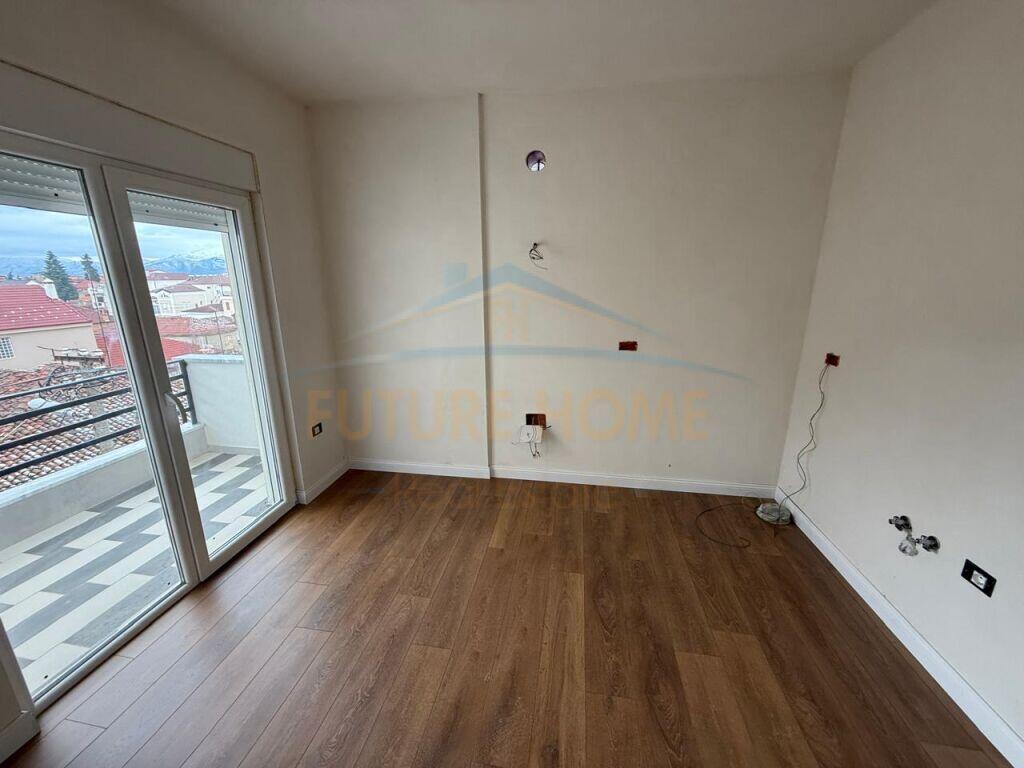 For sale, Apartment 2+1+2+Parking Space, Neighborhood 2, Korçë (KO41910)