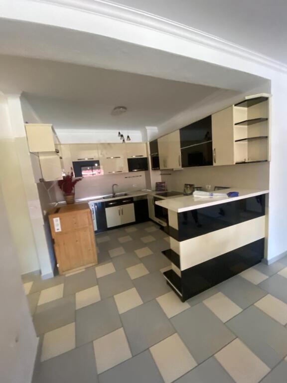 OFFER!! For sale 3+1+2 on Rr. Peti, Liqeni i Thate