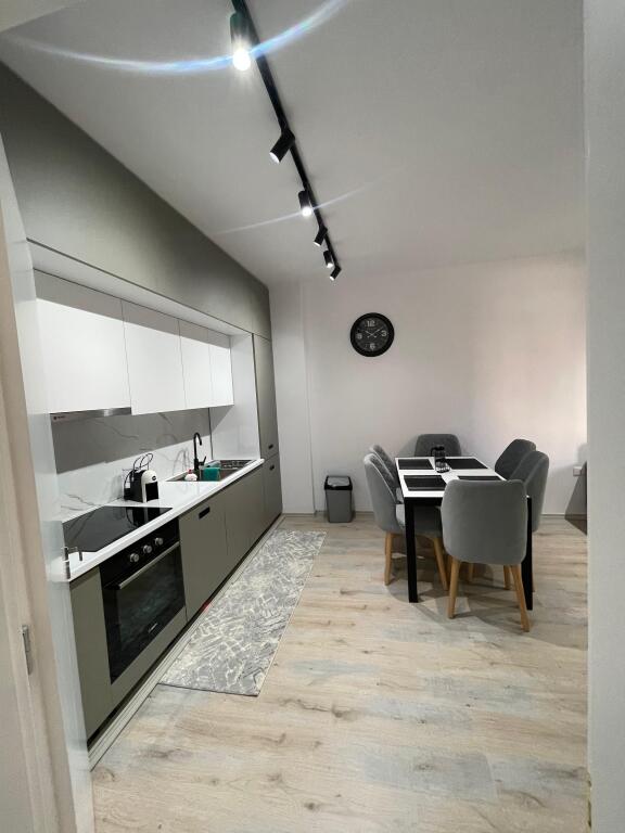 Shitet apartament 2+1+2 te Rezidenca Erli, Porcelan