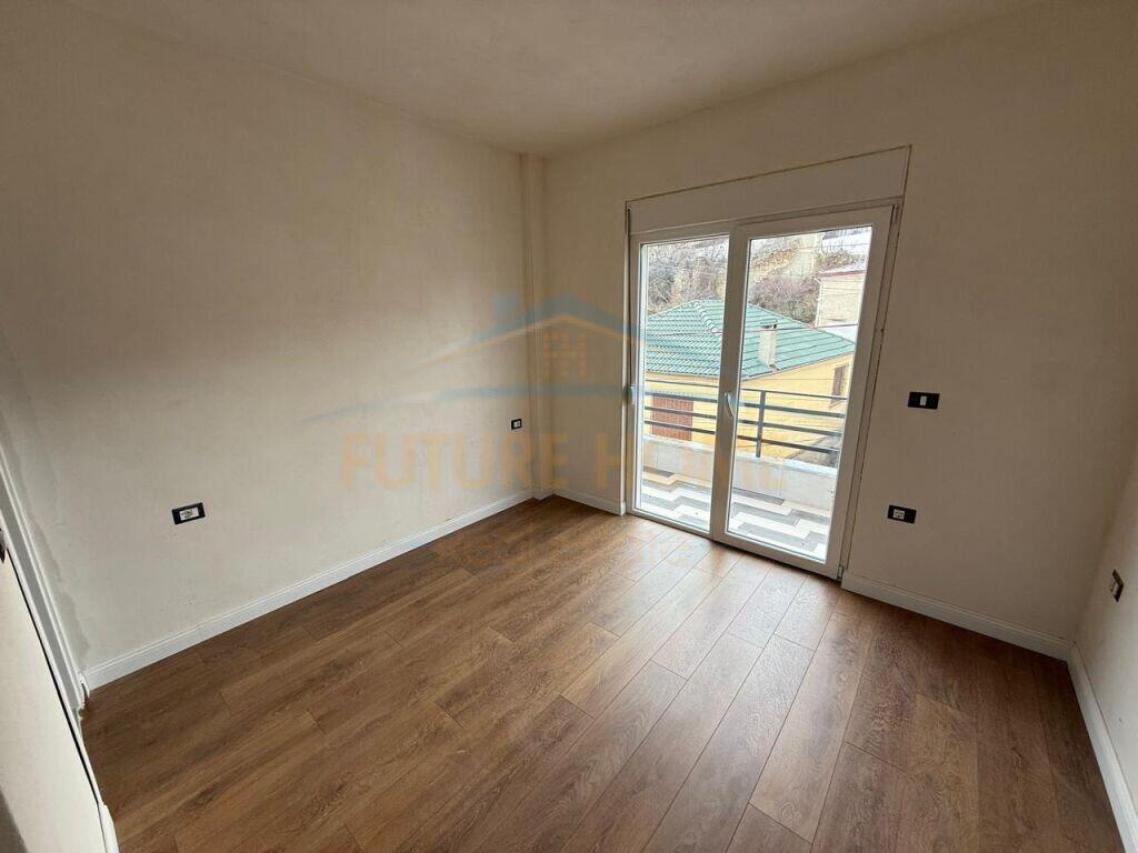 For sale, Apartment 2+1+2+Parking Space, Neighborhood 2, Korçë (KO41910)