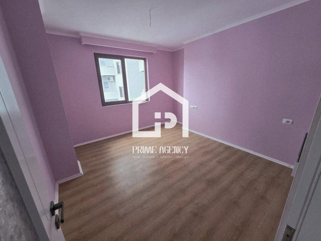 SHITET: Apartament 2 + 1/Qendra Pogradec Kapri/PAMJE NGA LIQENI