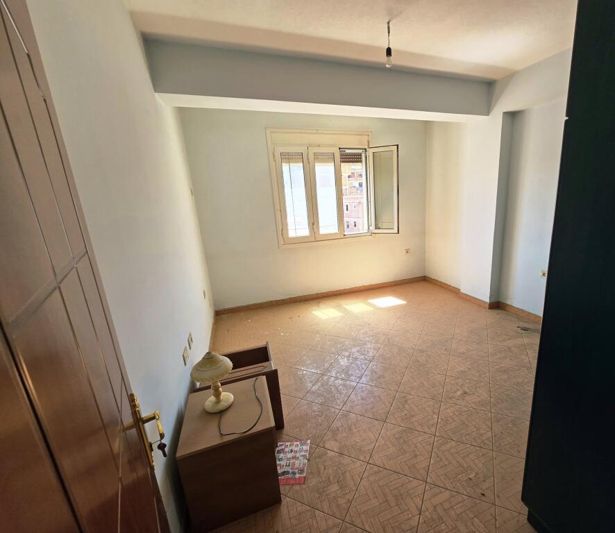 SHITET Apartament 2 +1/zona: Pogradec_ Pranë VALUTËS