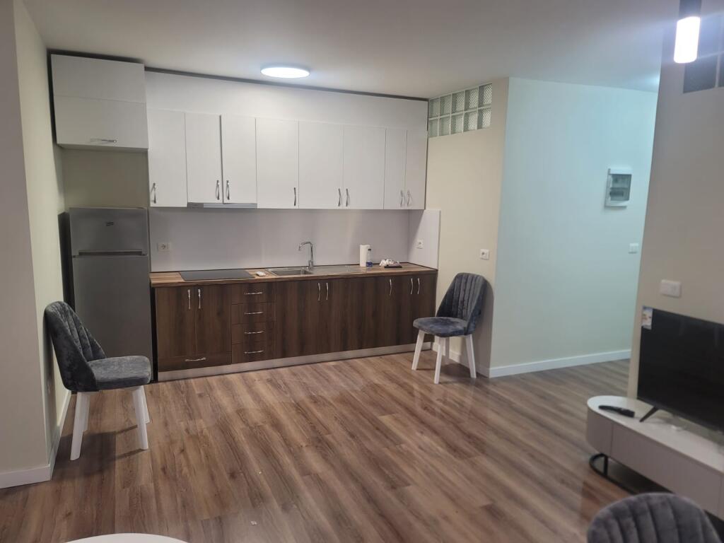 Shitet apartament 2+1