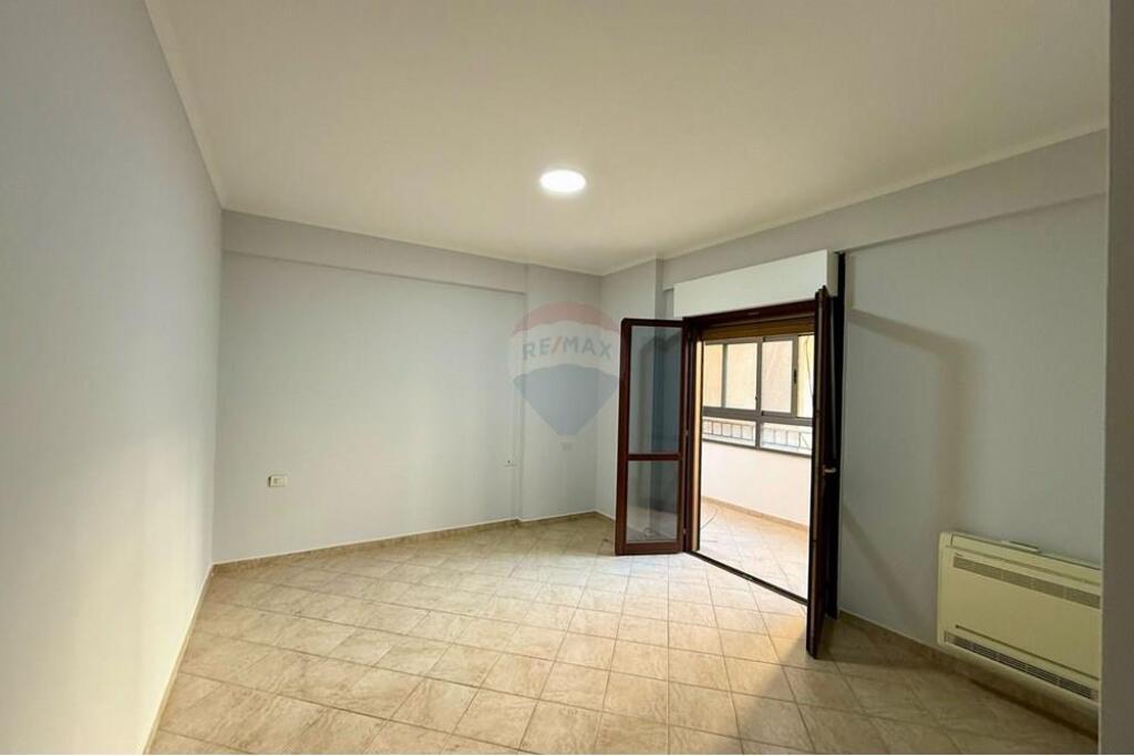 APARTAMENT 3+1+2 PËR SHITJE, KOMUNA E PARISIT !!