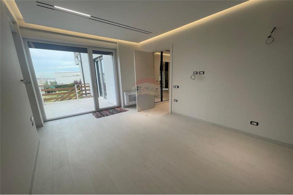 Super villa for rent, 5 minutes away from the Teg shopping center.