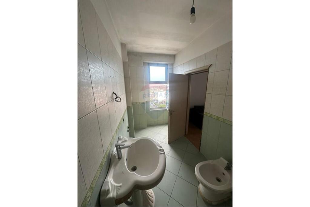 Apartament 2+1 për shitje në Kamez!