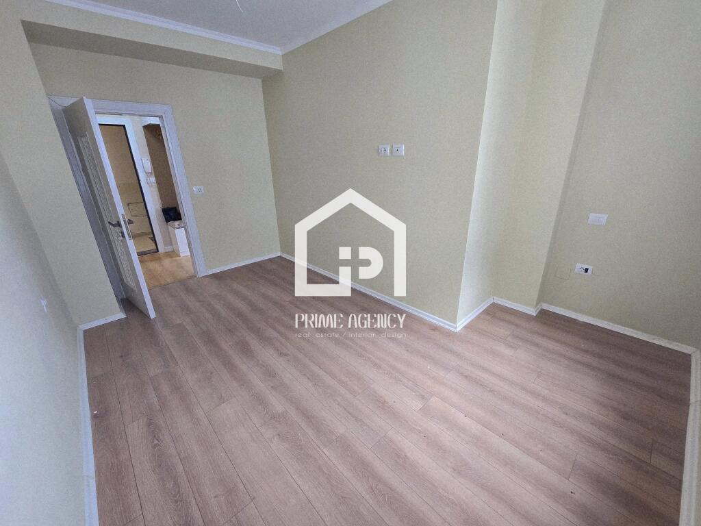 SHITET: Apartament 2 + 1/Qendra Pogradec Kapri/PAMJE NGA LIQENI