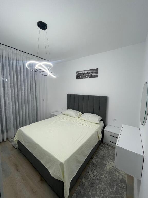 Shitet apartament 2+1+2 te Rezidenca Erli, Porcelan