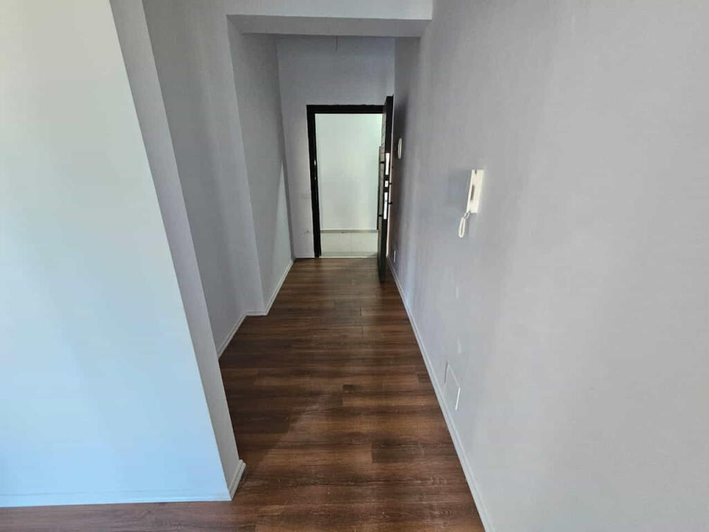 Ufficio in Affitto 2+1 presso il Complesso ASL 2 (ID BZ2617) Tirana.