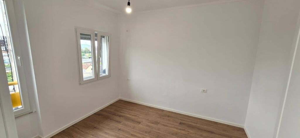 SHITET APARTAMENT 1+1/Rruga Irfan Tomini pranë Karburat KASTRATIT
