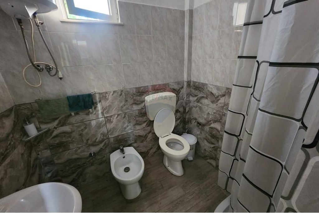 Vila për Qira tek Tregu Elektrik!