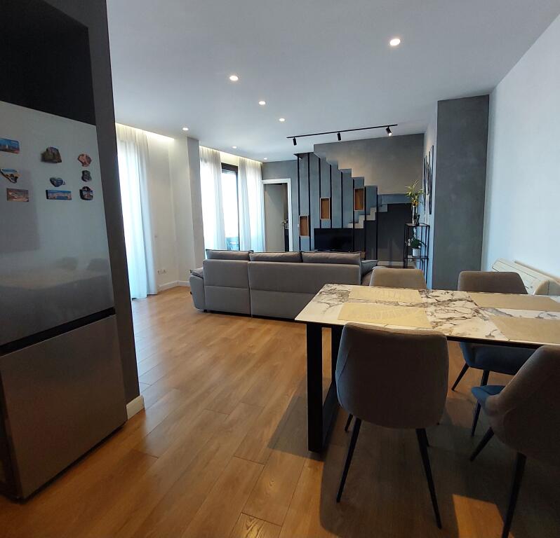 For rent Duplex apartment 2+1+2 bathrooms + 2 parking spaces on Barrikadave street!