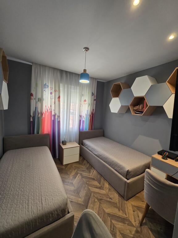 Golden Park Amerikan 3 Shitet Apartament 2+1+2